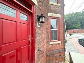 31 Spring St, Unit 2 in Newburgh, NY - Building Photo