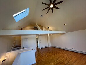 25016 41st Rd, Unit 2 in Little Neck, NY - Foto de edificio - Building Photo