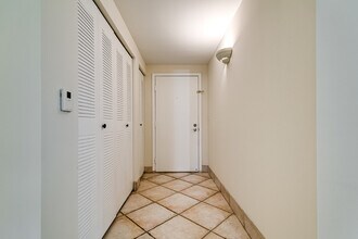 19701 E Country Club Dr in Aventura, FL - Building Photo - Building Photo