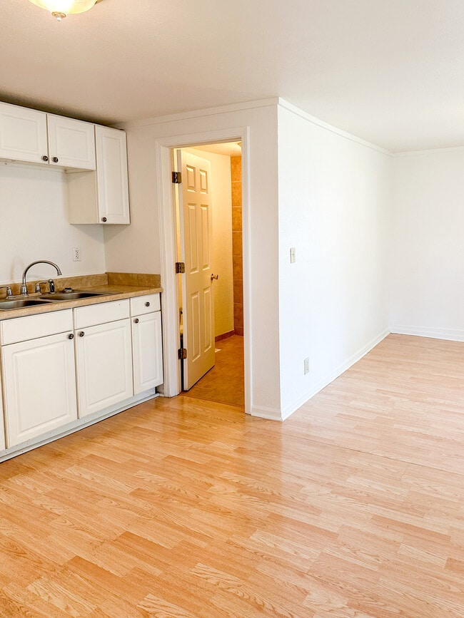 950 Center St, Unit #2 in Lake Geneva, WI - Building Photo - Building Photo