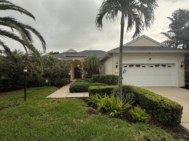 7714 Ashley Cir in Sarasota, FL - Building Photo