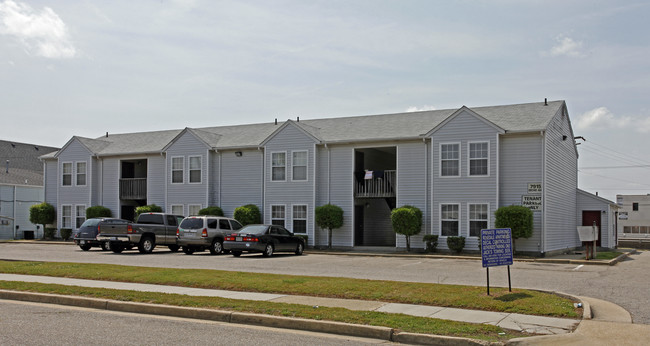 A7915-7945 in Norfolk, VA - Foto de edificio - Building Photo