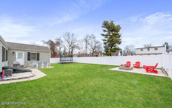 35 Terry Ln in Tinton Falls, NJ - Building Photo - Building Photo