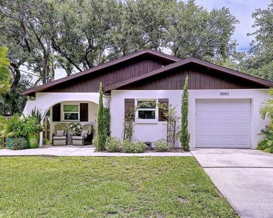 3001 W Binnicker Ave in Tampa, FL - Building Photo