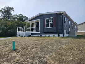 22 Boulder Way in Ledyard, CT - Building Photo