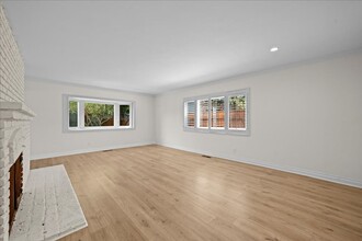 7948 W 79th St in Los Angeles, CA - Foto de edificio - Building Photo