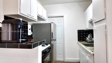 945 Meridian Ave in Miami Beach, FL - Foto de edificio - Building Photo