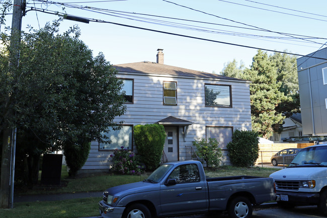 6407 17th Ave NW in Seattle, WA - Foto de edificio - Building Photo