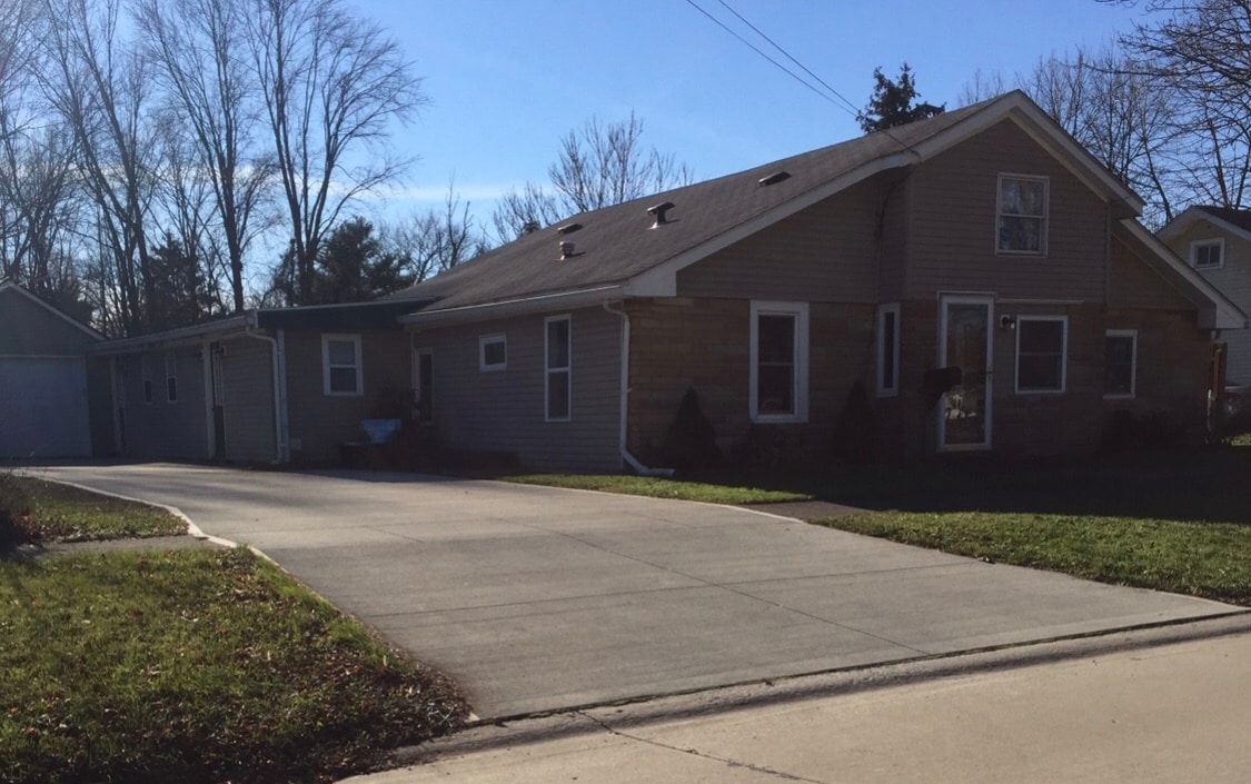 222 E Hamilton St in Wellington, OH - Building Photo