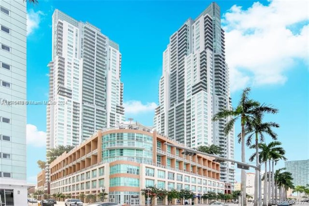 253 NE 2nd St, Unit 2209 in Miami, FL - Building Photo