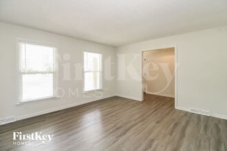 1810 Chestnut Dr in High Point, NC - Building Photo - Building Photo