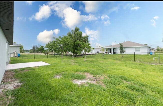 4137 NE 20th Ct in Cape Coral, FL - Building Photo - Building Photo