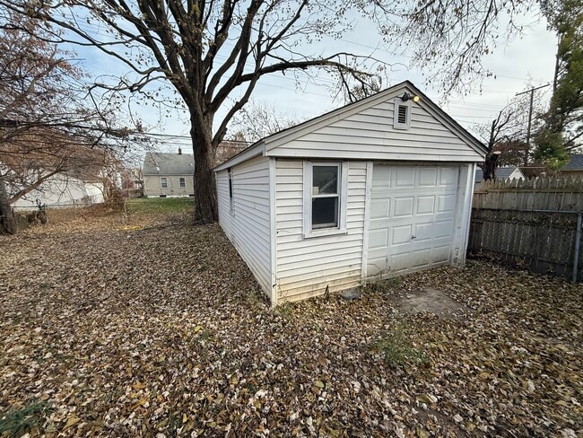 22788 Rosalind Ave in Eastpointe, MI - Building Photo - Building Photo