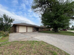6900 St Mary's Pl in Oklahoma City, OK - Building Photo - Building Photo