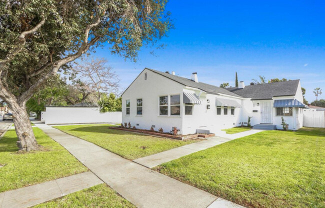 2432 Belmont Ave in Long Beach, CA - Foto de edificio - Building Photo