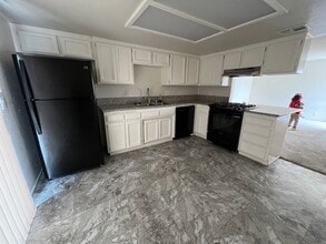 345 S Sunset St, Unit C in Ridgecrest, CA - Building Photo - Building Photo