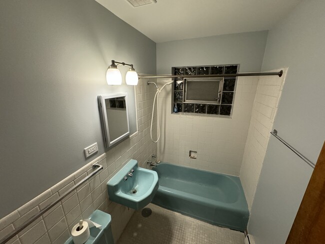 17828 Park Ave, Unit 3 in Homewood, IL - Building Photo - Building Photo
