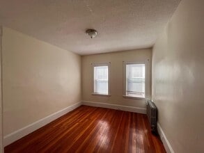 15 5th St, Unit 1 in Medford, MA - Foto de edificio - Building Photo