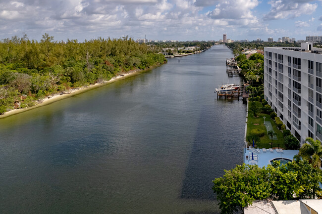 Coastal Terrace in Deerfield Beach, FL - Building Photo - Building Photo