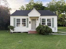 2604 Ave C in Nederland, TX - Building Photo