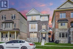 13 Devineridge Ave in Ajax, ON - Building Photo