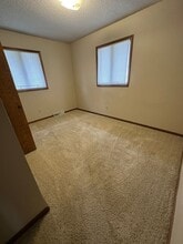 523 W Jewell St in Russell, KS - Building Photo - Building Photo