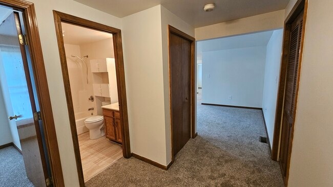 303 S Main St, Unit 303 2S in Crown Point, IN - Foto de edificio - Building Photo