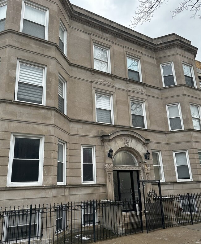 property at 5837 S Calumet Ave