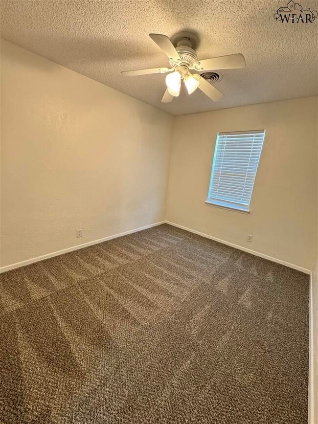 1702 Cimarron Trail in Wichita Falls, TX - Building Photo - Building Photo