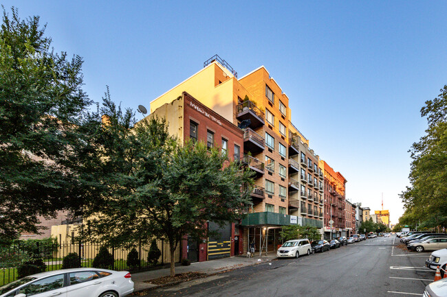 Senneca Terrace in New York, NY - Foto de edificio - Building Photo