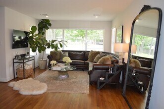 1744 Pine Village Dr in Houston, TX - Building Photo - Building Photo