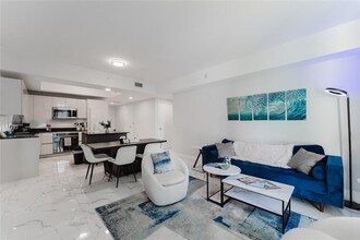 1010 Brickell Ave, Unit 2709 in Miami, FL - Building Photo - Building Photo
