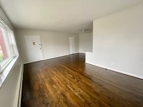 7803 Lake Ave, Unit 2 in Cincinnati, OH - Building Photo - Building Photo