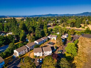 Villager Apartments in Forest Grove, OR - Foto de edificio - Building Photo