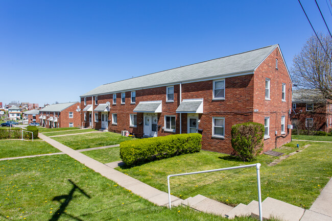 Riverview Homes in West Mifflin, PA - Foto de edificio - Building Photo