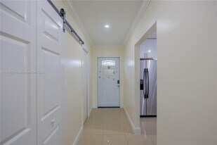 8325 Fairway Rd in Sunrise, FL - Building Photo