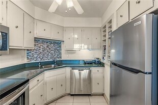 5 Bluebill Ave in Naples, FL - Building Photo