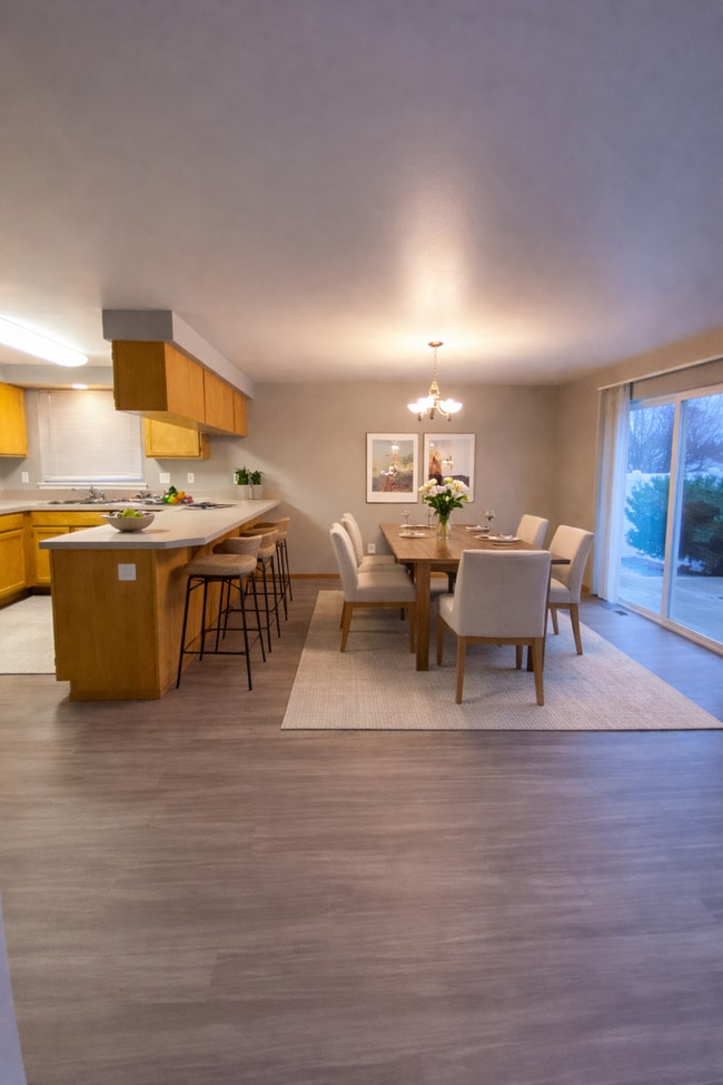 111 Peach Tree Ln in Yakima, WA - Building Photo - Building Photo