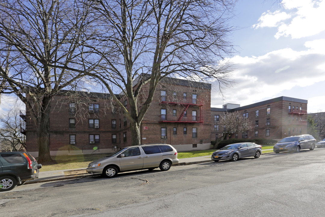 Cunningham Apartments in Jamaica, NY - Foto de edificio