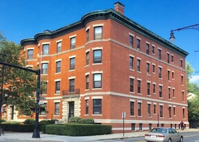 1056 Beacon St, Unit 1 in Brookline, MA - Foto de edificio - Building Photo