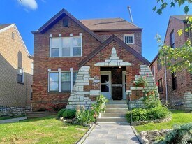 7104 Tulane Ave, Unit 2 in University City, MO - Building Photo