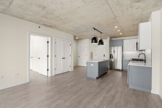 185 W Huron St in Chicago, IL - Building Photo - Building Photo