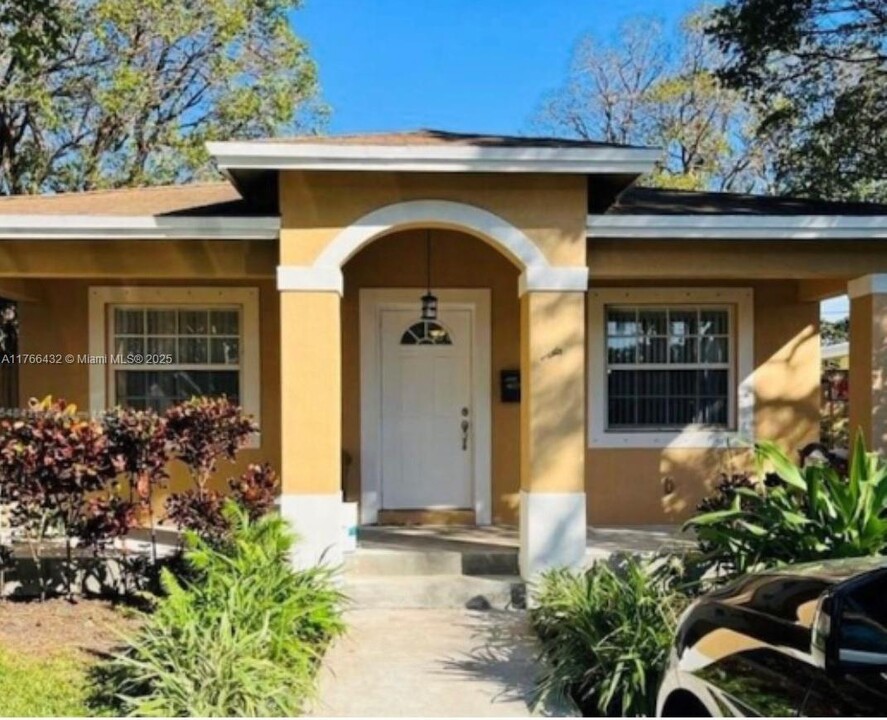 5308 NE 2nd Ter in Fort Lauderdale, FL - Foto de edificio
