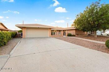 5833 Burning Tree Dr in El Paso, TX - Foto de edificio - Building Photo