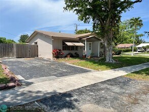 2167 NE 56th Ct in Fort Lauderdale, FL - Building Photo - Building Photo
