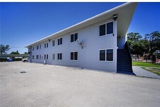 1000 NW 95th Terrace in Plantation, FL - Building Photo - Building Photo
