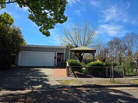 437 Korbel Pl in Santa Rosa, CA - Building Photo