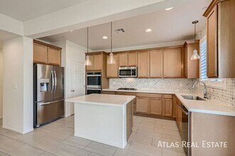 637 Loyalty Ct in Henderson, NV - Foto de edificio - Building Photo