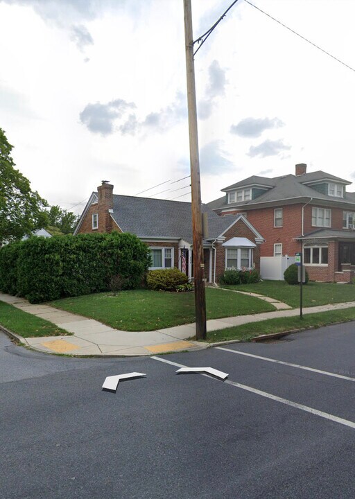 2449 W Tilghman St, Unit 2nd Floor in Allentown, PA - Building Photo