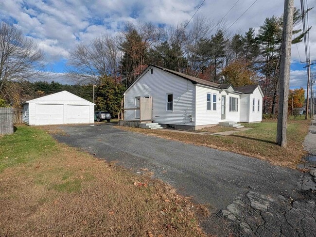 308 Washington St in Claremont, NH - Building Photo - Building Photo